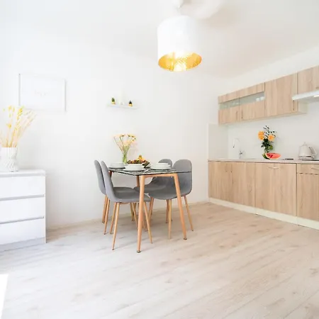 Апартаменты Forest Retreat Apartino - U Lesa, Parkovani Zdarma, Terasa & Soukrome Ohniste, Nespresso, Netflix