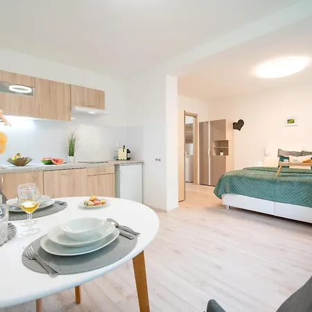 Forest Retreat Apartino - U Lesa, Parkovani Zdarma, Starlink 250 Mbs, Terasa & Grill, Soukrome Ohniste, Nespresso, Netflix 아파트 예세니크