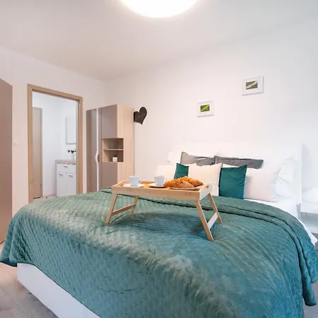 아파트 Forest Retreat Apartino - U Lesa, Parkovani Zdarma, Starlink 250 Mbs, Terasa & Grill, Soukrome Ohniste, Nespresso, Netflix 예세니크