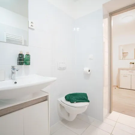 Апартаменты Forest Retreat Apartino - U Lesa, Parkovani Zdarma, Terasa & Soukrome Ohniste, Nespresso, Netflix