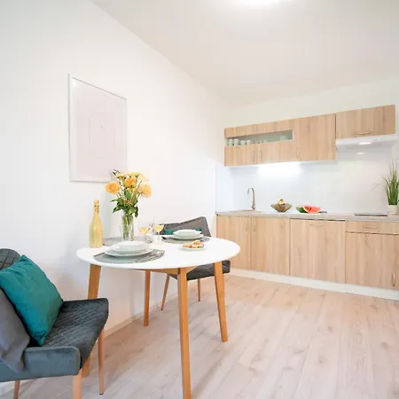 Апартаменты Forest Retreat Apartino - U Lesa, Parkovani Zdarma, Terasa & Soukrome Ohniste, Nespresso, Netflix