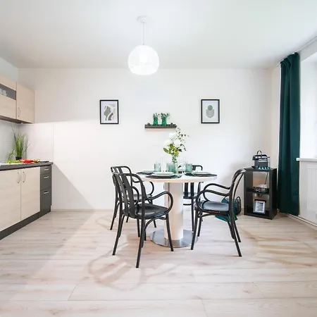 Апартаменты Forest Retreat Apartino - U Lesa, Parkovani Zdarma, Terasa & Soukrome Ohniste, Nespresso, Netflix